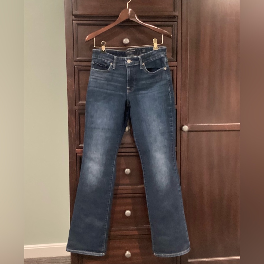 Lucky Brand 8/29 Dark Wash straight leg jeans. EUC